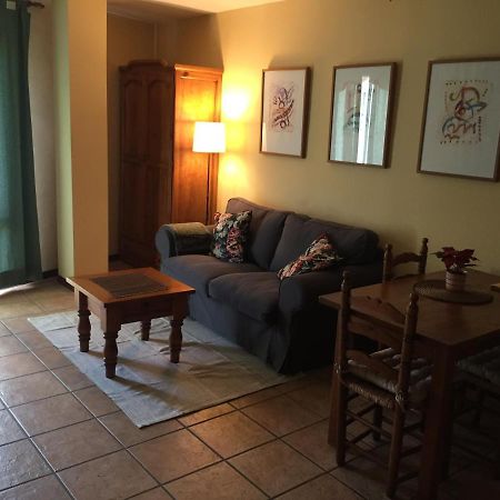 Apartamentos Turisticos San Juan De La Pena Santa Cruz de la Serós Εξωτερικό φωτογραφία