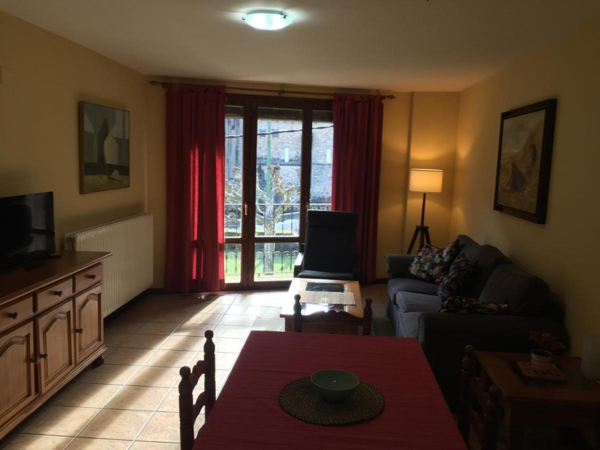 Apartamentos Turisticos San Juan De La Pena Santa Cruz de la Serós Εξωτερικό φωτογραφία