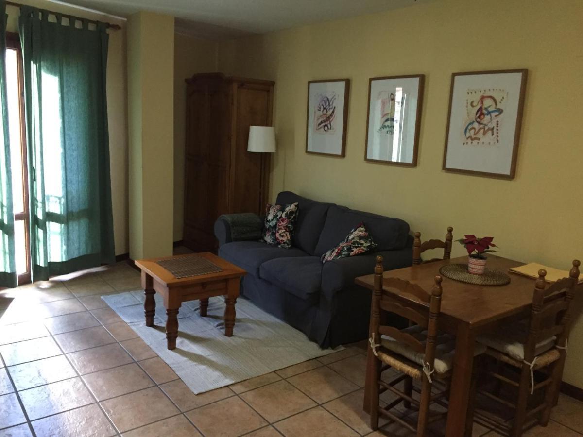 Apartamentos Turisticos San Juan De La Pena Santa Cruz de la Serós Εξωτερικό φωτογραφία