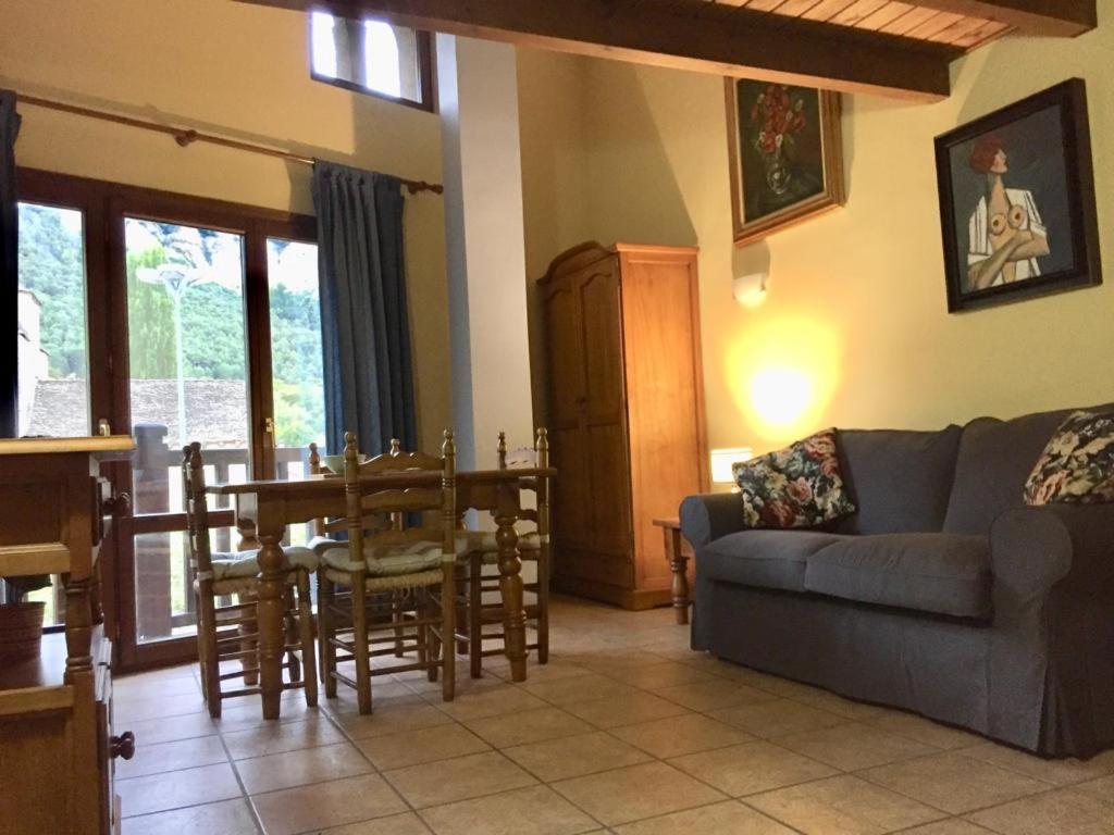 Apartamentos Turisticos San Juan De La Pena Santa Cruz de la Serós Εξωτερικό φωτογραφία