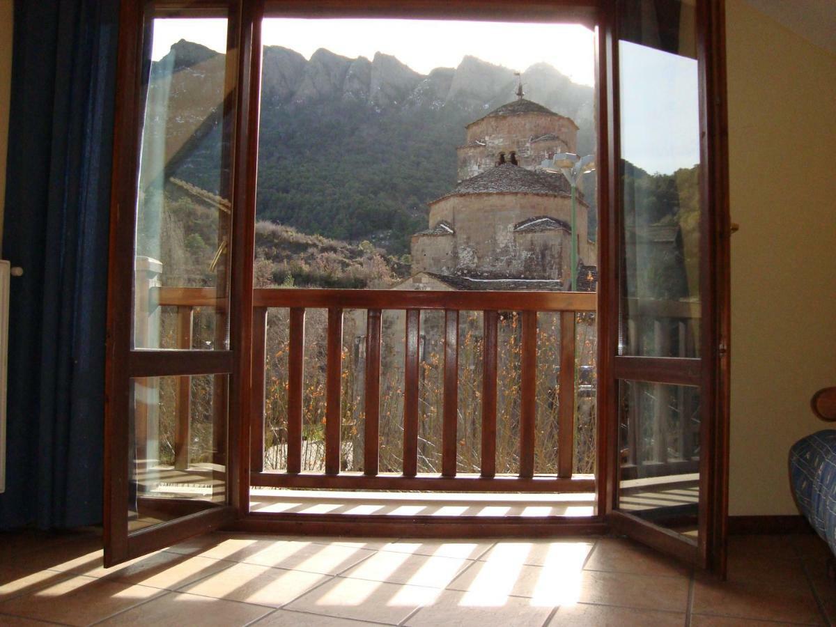 Apartamentos Turisticos San Juan De La Pena Santa Cruz de la Serós Εξωτερικό φωτογραφία
